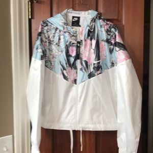 Nike thin jogging jacket short